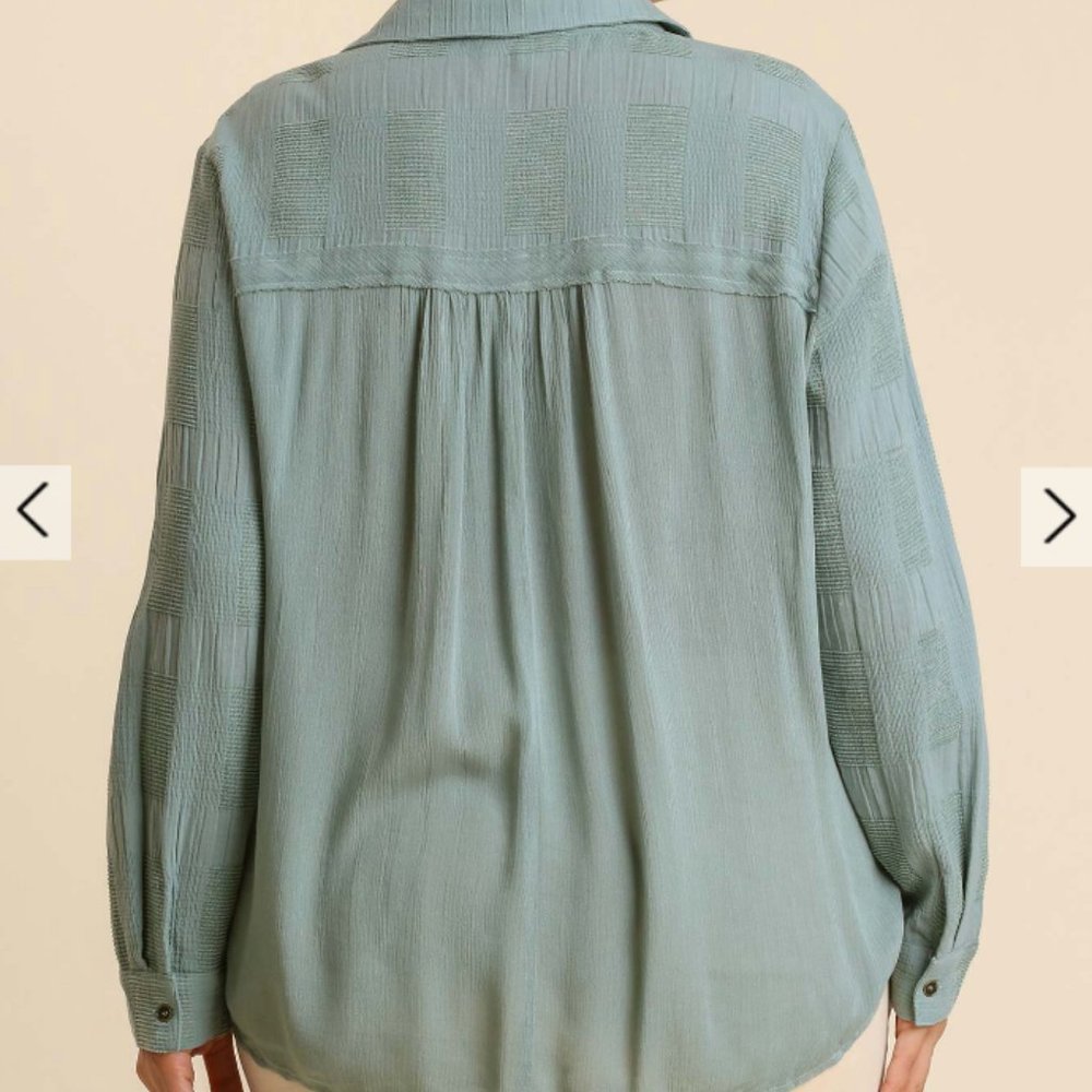 249.Women's Collar Button Down Long Sleeve Top Chest Pocket and Hi-Lo Hem NWT - Picture 4 of 4